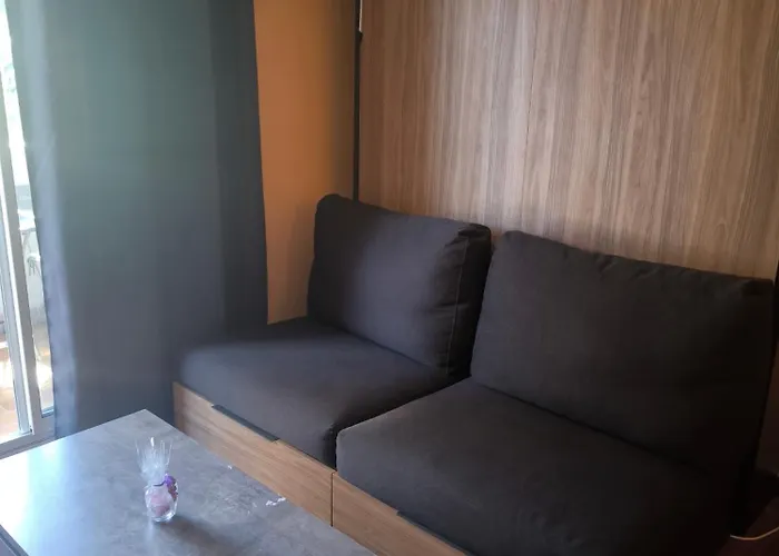 Studio Apartment *